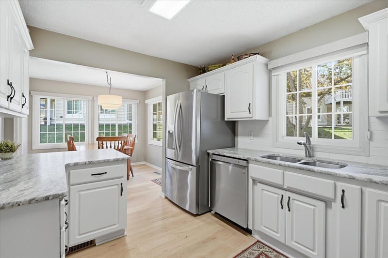 3969 Niagara Ln N, Plymouth, MN 55446