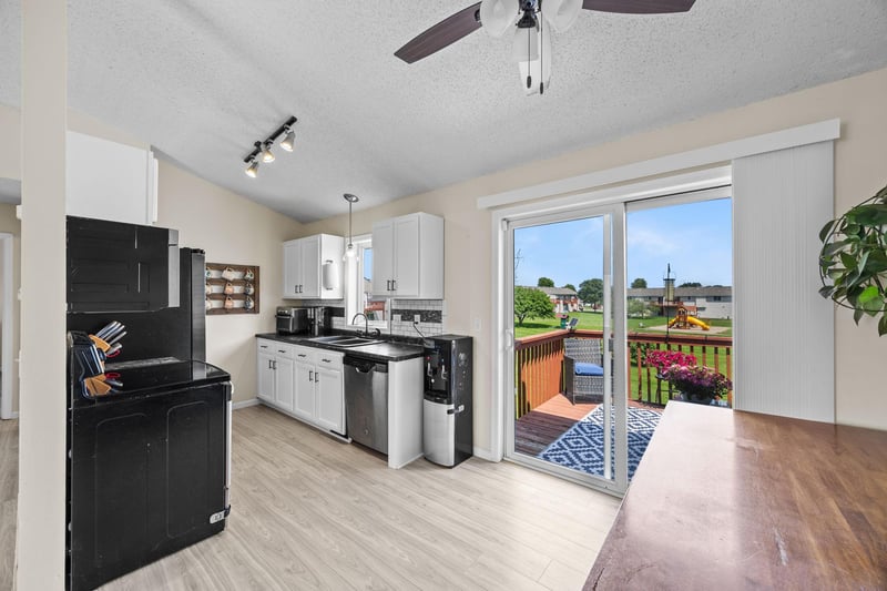 1998 Brittany Ct, Shakopee, MN 55379