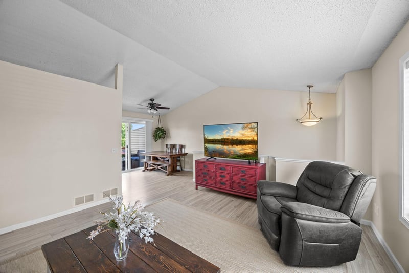 1998 Brittany Ct, Shakopee, MN 55379