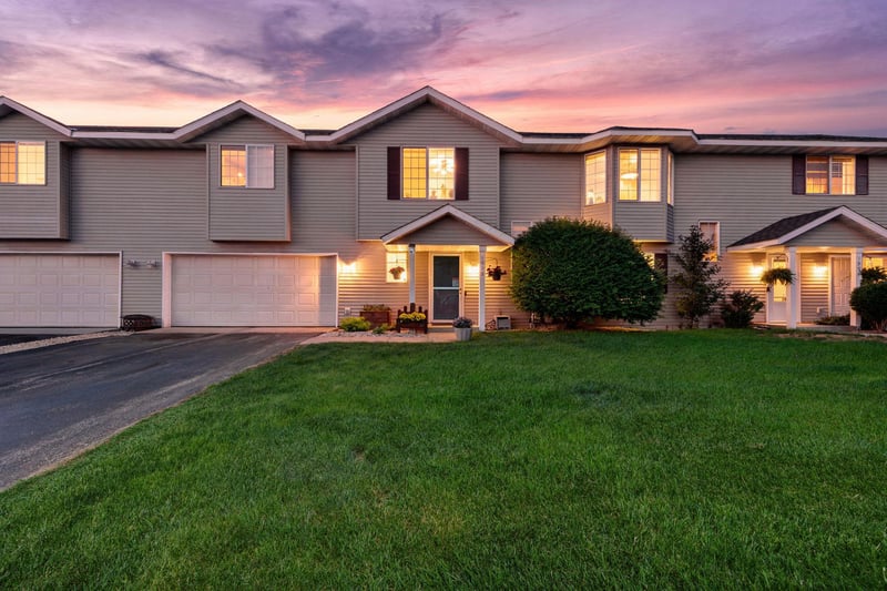 1998 Brittany Ct, Shakopee, MN 55379