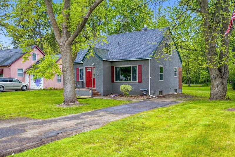 432 2nd St SE, Braham, MN 55006