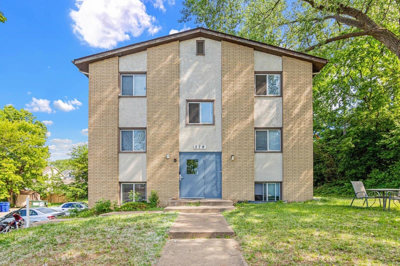 379 Cayuga St, Saint Paul, MN 55130