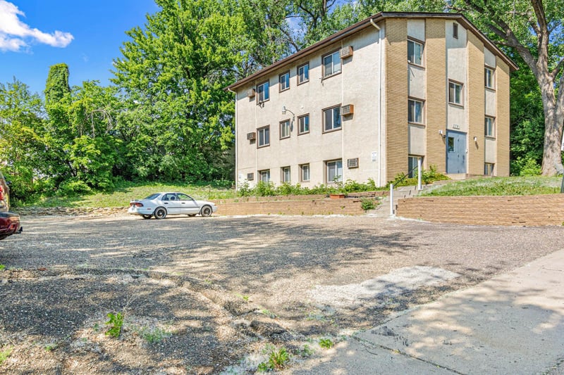 379 Cayuga St, Saint Paul, MN 55130