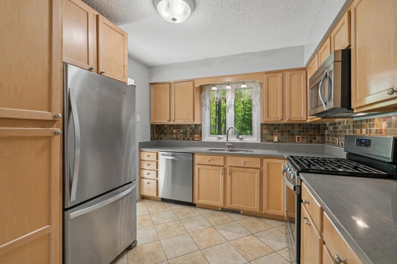 75 Pleasant Ln E, Excelsior, MN 55331