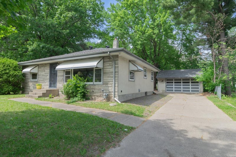 1751 Larpenteur Ave E, Maplewood, MN 55109