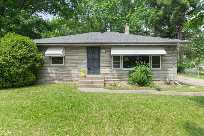 1751 Larpenteur Ave E, Maplewood, MN 55109