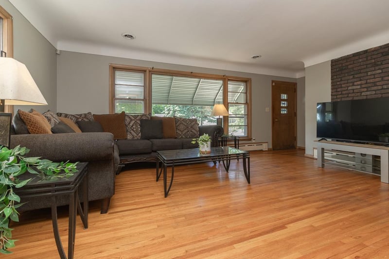 1751 Larpenteur Ave E, Maplewood, MN 55109