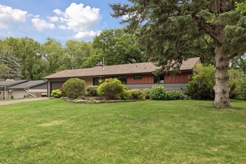 1805 Hampshire Ln N, Golden Valley, MN 55427