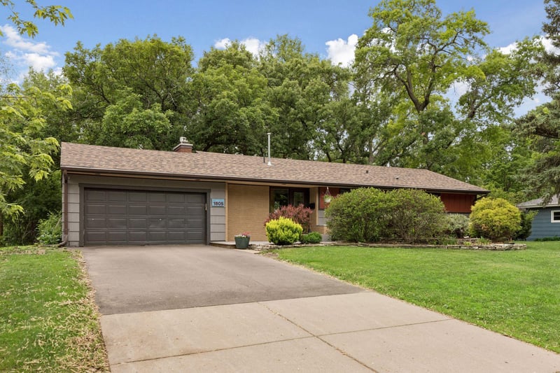 1805 Hampshire Ln N, Golden Valley, MN 55427