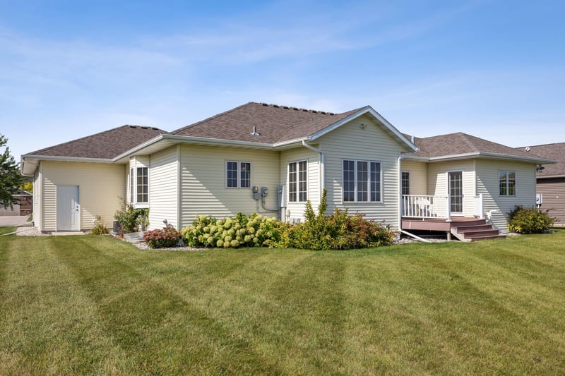 766 36th St S, Moorhead, MN 56560