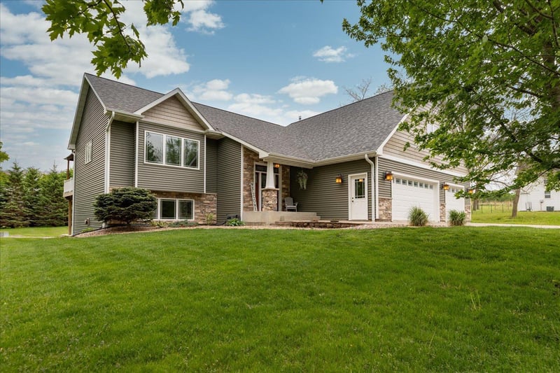 703 7th St W, Mantorville, MN 55955
