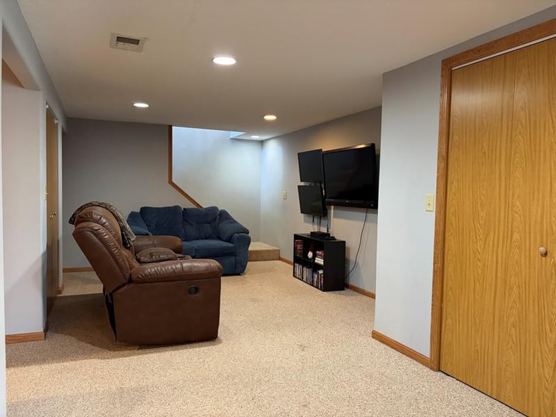 514 2nd St NW, Menahga, MN 56464