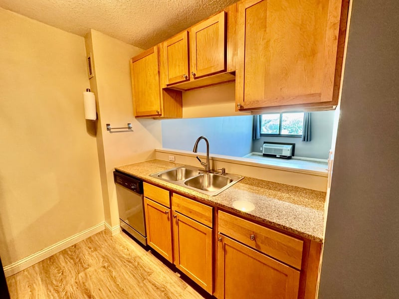 1181 Edgcumbe Rd #404, Saint Paul, MN 55105