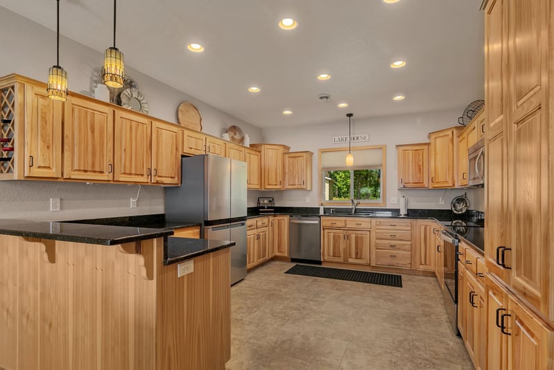 11448 Leisure Ln, Brainerd, MN 56401