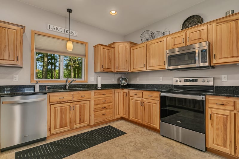 11448 Leisure Ln, Brainerd, MN 56401