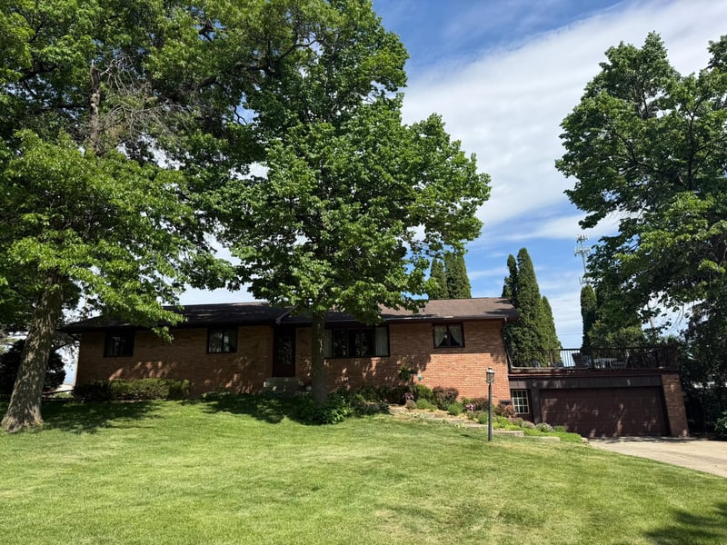 2105 Linn Dr, Owatonna, MN 55060