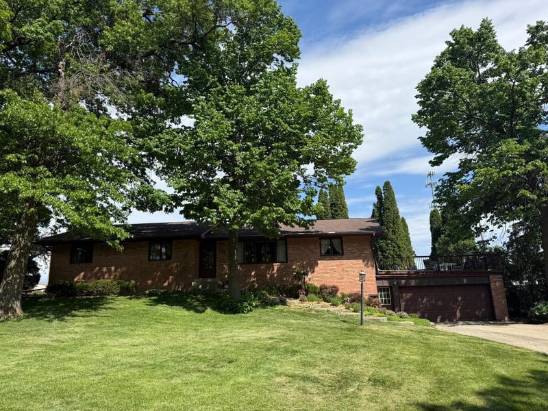 2105 Linn Dr, Owatonna, MN 55060