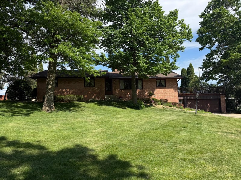 2105 Linn Dr, Owatonna, MN 55060