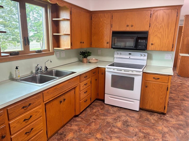306 E 5th St N, Truman, MN 56088