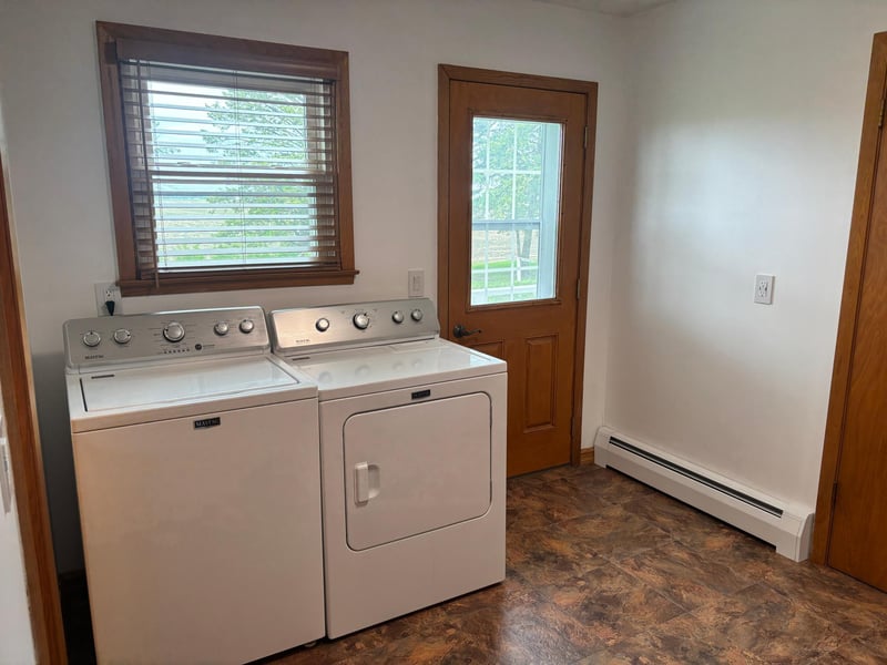 306 E 5th St N, Truman, MN 56088