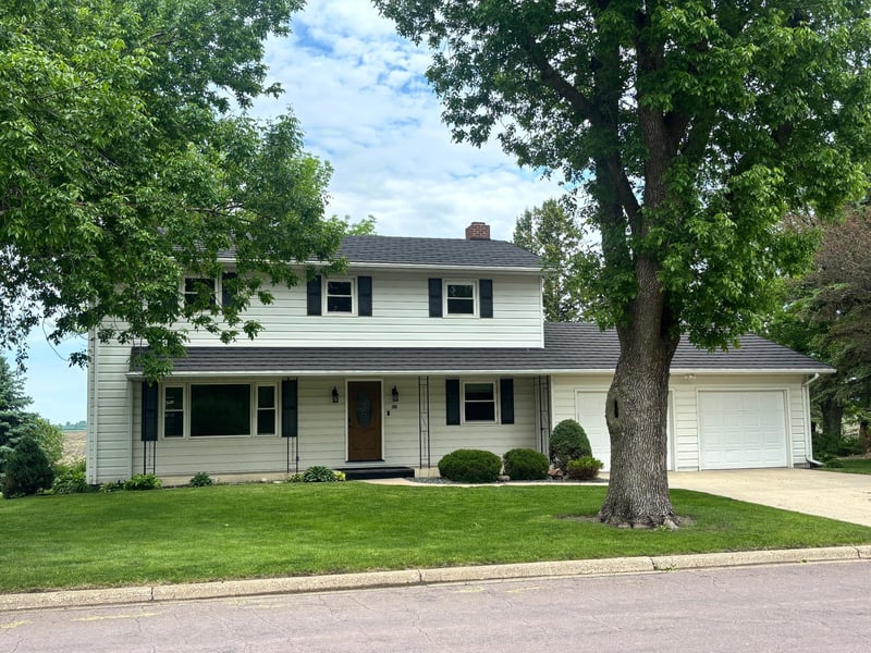 306 E 5th St N, Truman, MN 56088