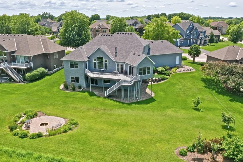 2996 Fairway Dr, Chaska, MN 55318