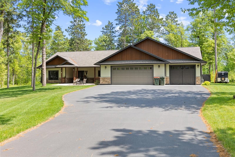 16605 Piper Ln, Brainerd, MN 56401