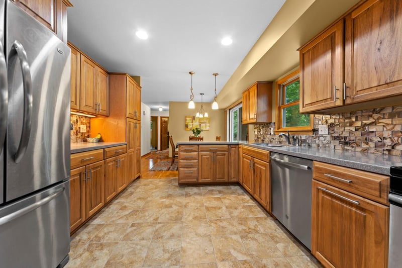 12100 Highway 55, Plymouth, MN 55441
