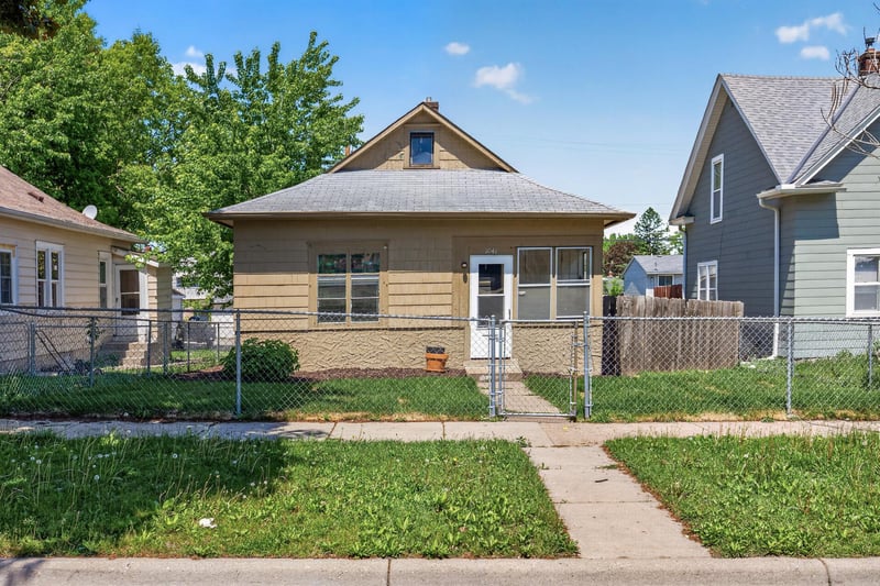 1041 Magnolia Ave E, Saint Paul, MN 55106