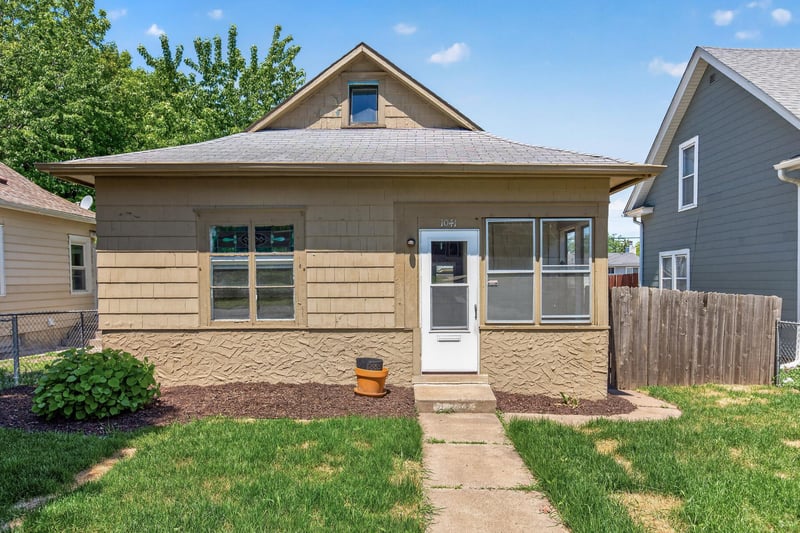 1041 Magnolia Ave E, Saint Paul, MN 55106
