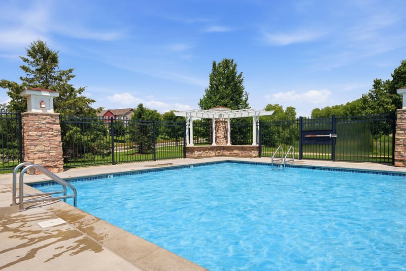 1842 Colonial Ln #2, Chanhassen, MN 55317