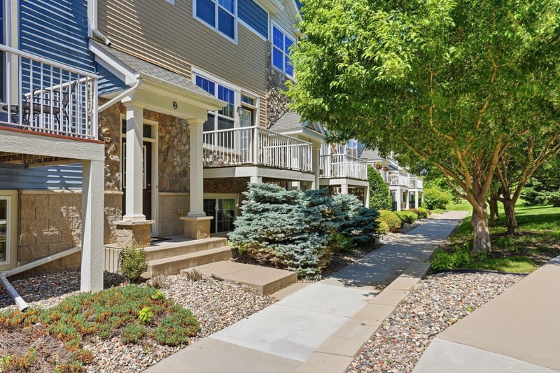 1842 Colonial Ln #2, Chanhassen, MN 55317
