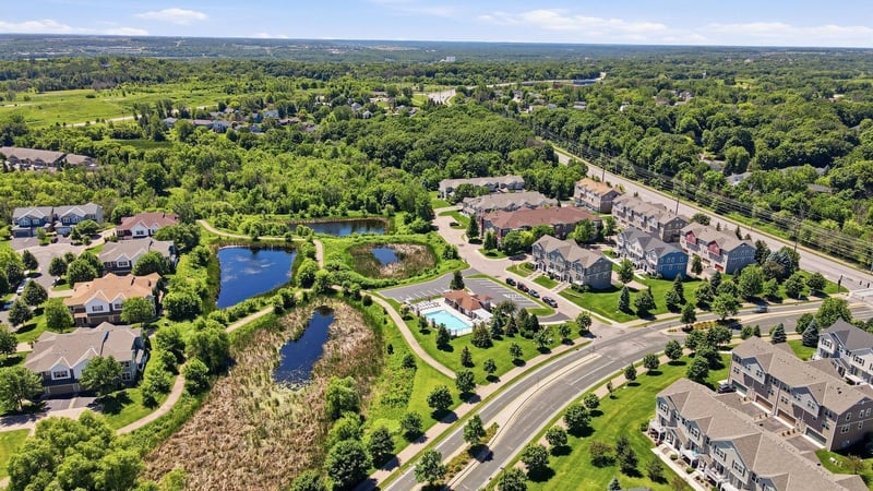 1842 Colonial Ln #2, Chanhassen, MN 55317