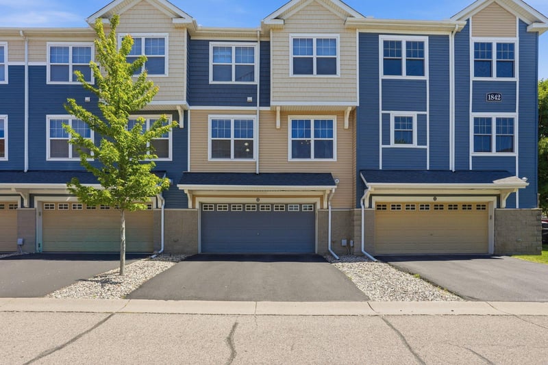 1842 Colonial Ln #2, Chanhassen, MN 55317