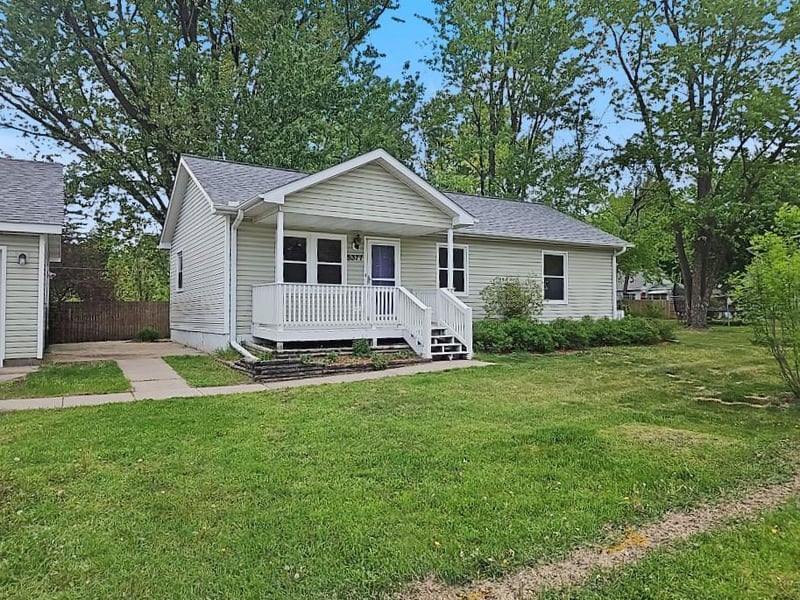 5377 Quincy St, Mounds View, MN 55112