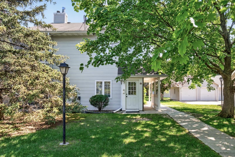 1063 Duckwood Dr #207, Eagan, MN 55123