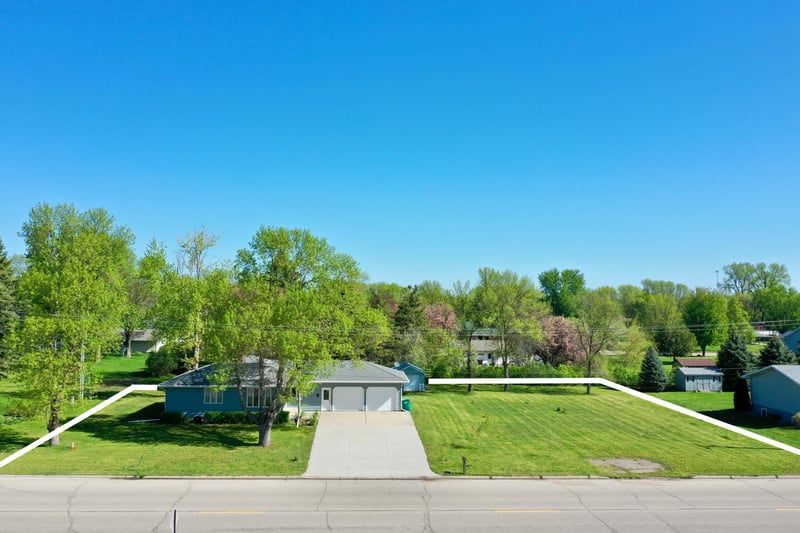 606 3rd Ave S, Raymond, MN 56282