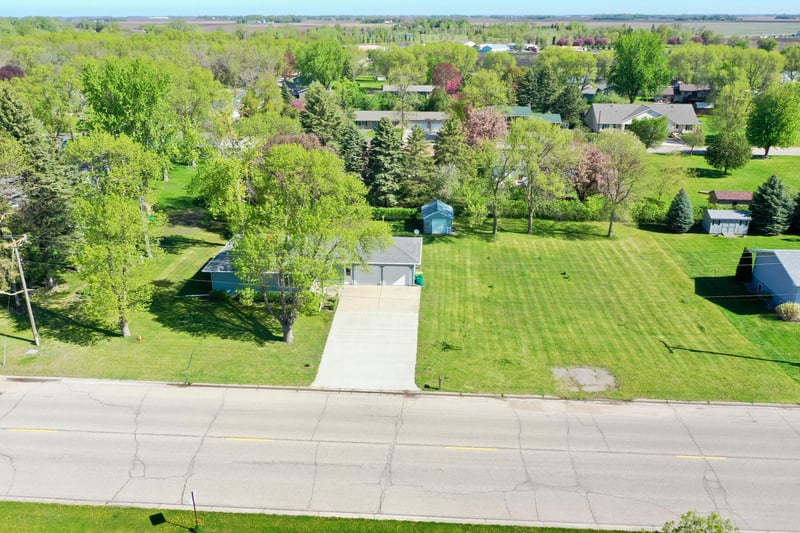 606 3rd Ave S, Raymond, MN 56282
