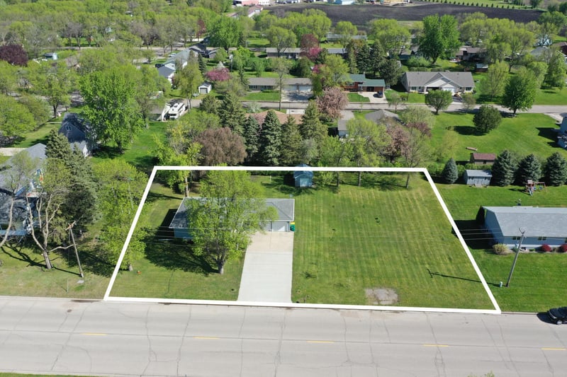 606 3rd Ave S, Raymond, MN 56282