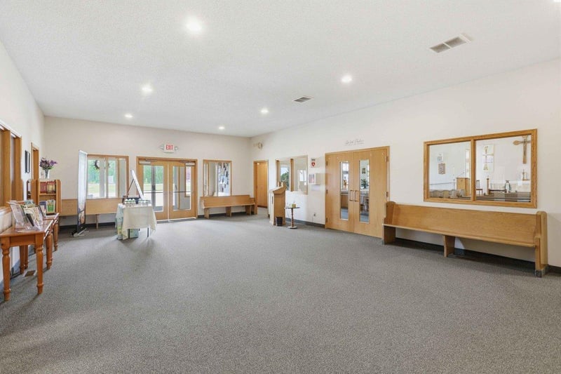 318 S Hill Ave, Ogilvie, MN 56358