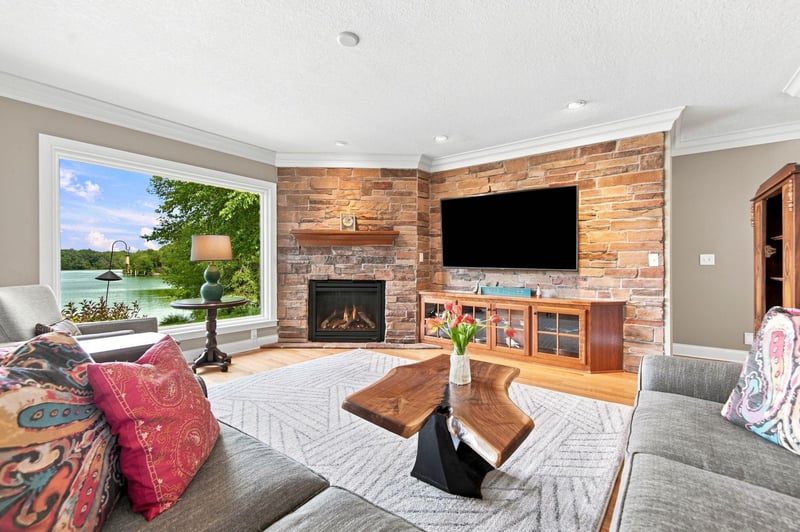 2501 Silver Ln NE, Saint Anthony, MN 55421