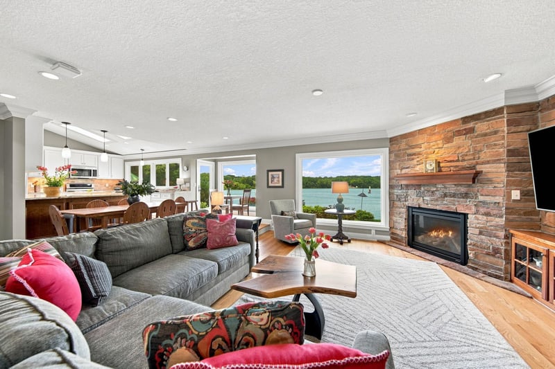 2501 Silver Ln NE, Saint Anthony, MN 55421
