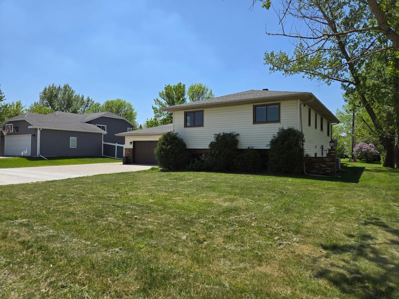 612 7th St NE, Dilworth, MN 56529