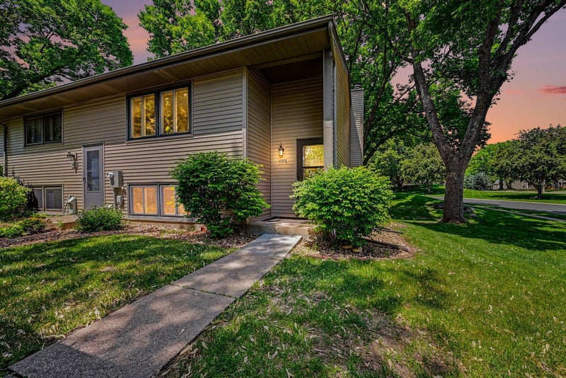 4376 Arden View Ct, Arden Hills, MN 55112