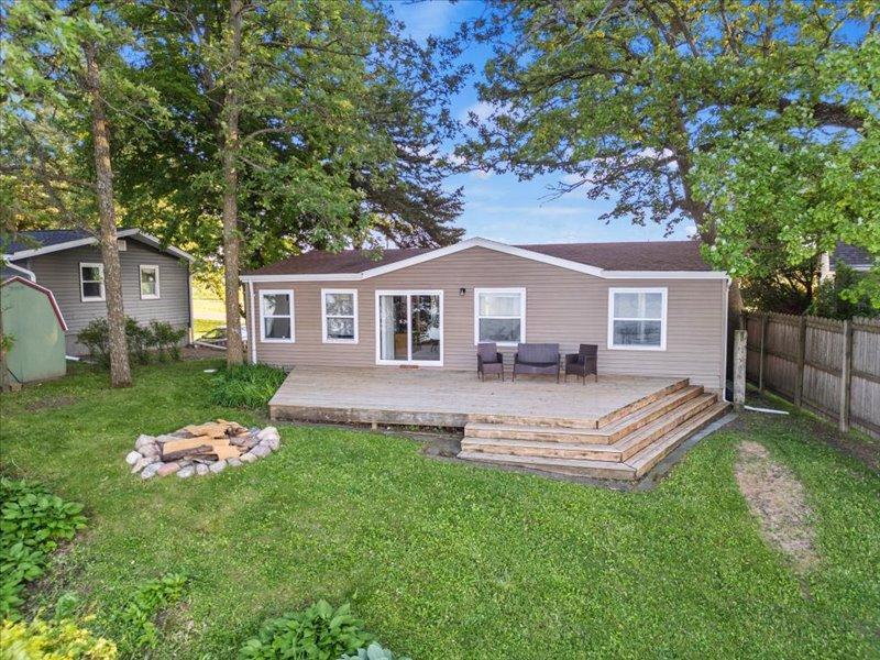 26570 Sioux Trl, Madison Lake, MN 56063