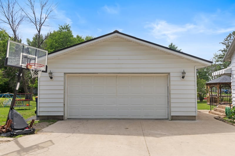 809 Home St, Kenyon, MN 55946