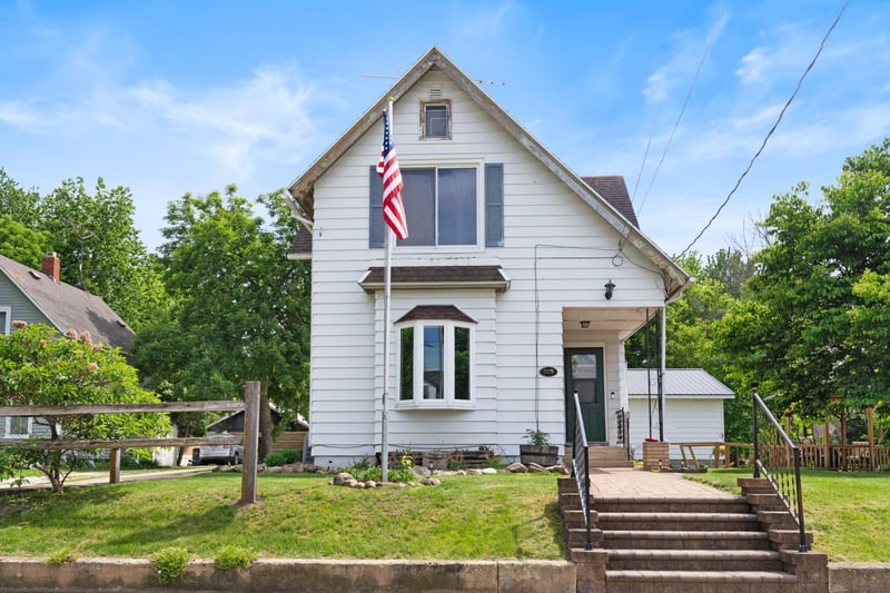 809 Home St, Kenyon, MN 55946