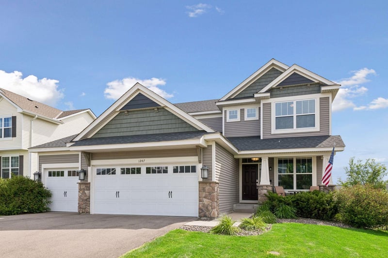 1247 Maple Ln, Carver, MN 55315