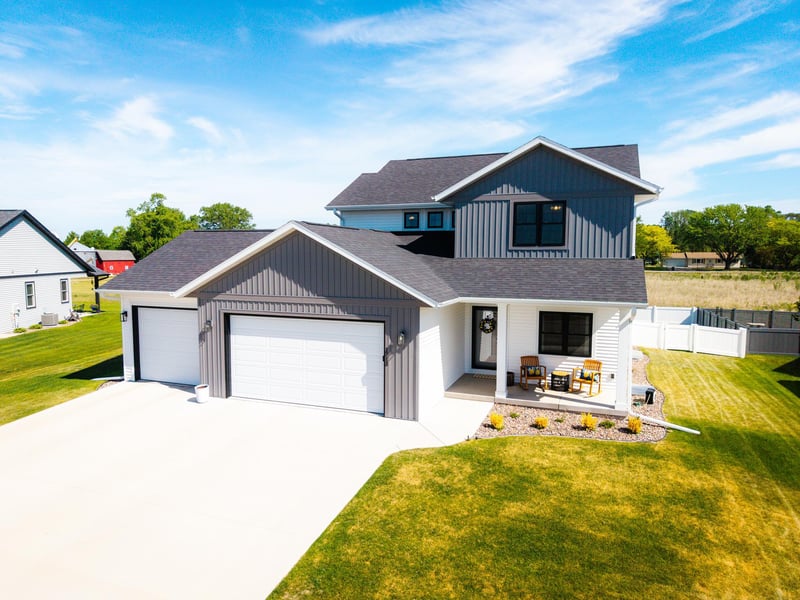 1713 Fox Glove St, Holmen, WI 54636