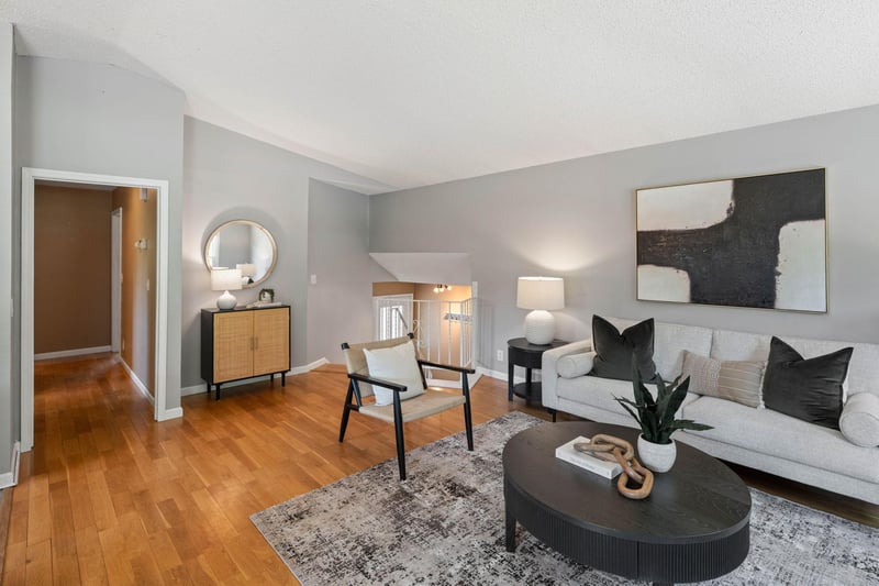 3098 Evelyn St, Roseville, MN 55113